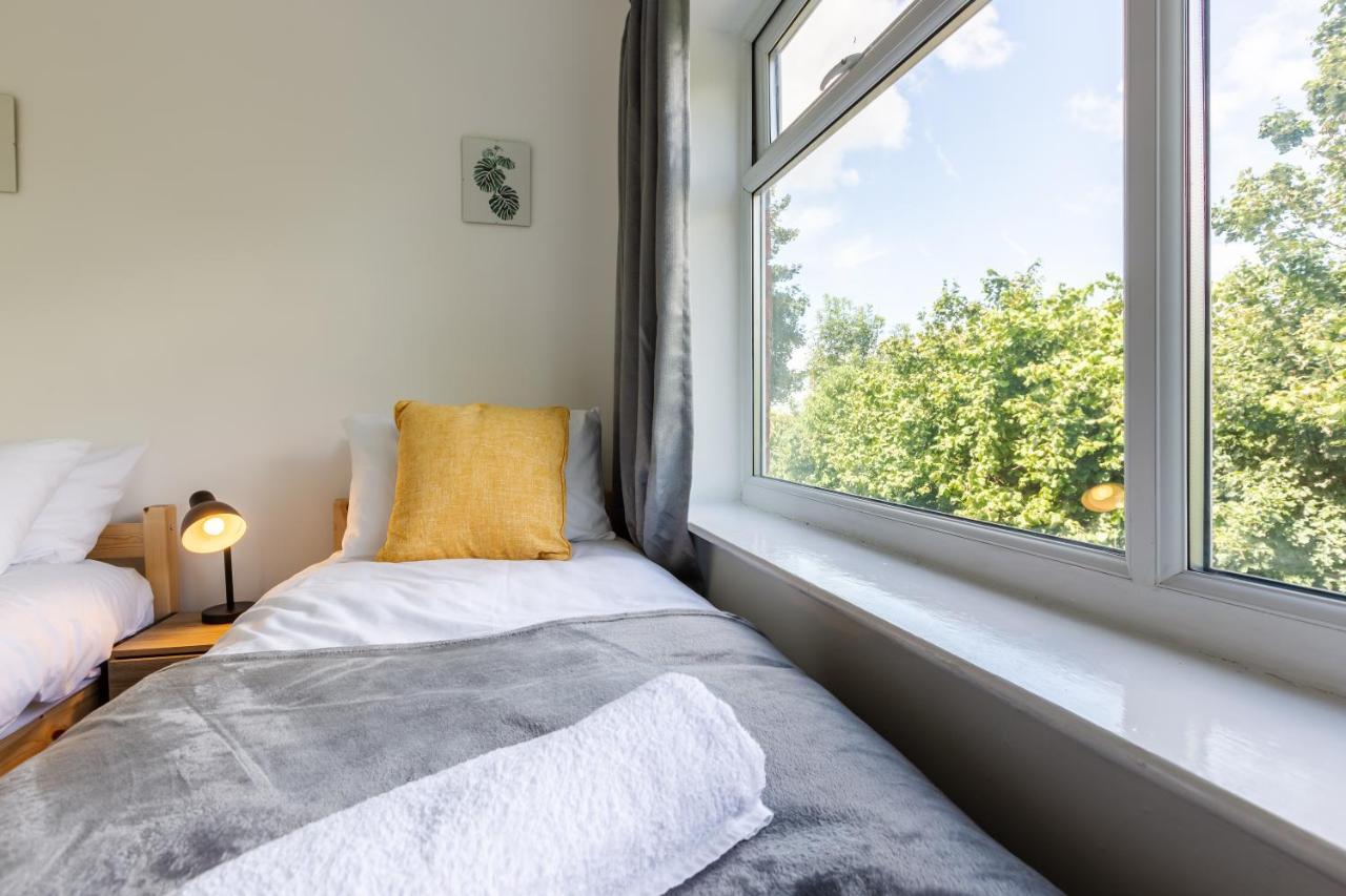 1 Mile To Etihad Stadium & Coop Arena, Free Parking, 7 Ppl Villa Manchester Ngoại thất bức ảnh